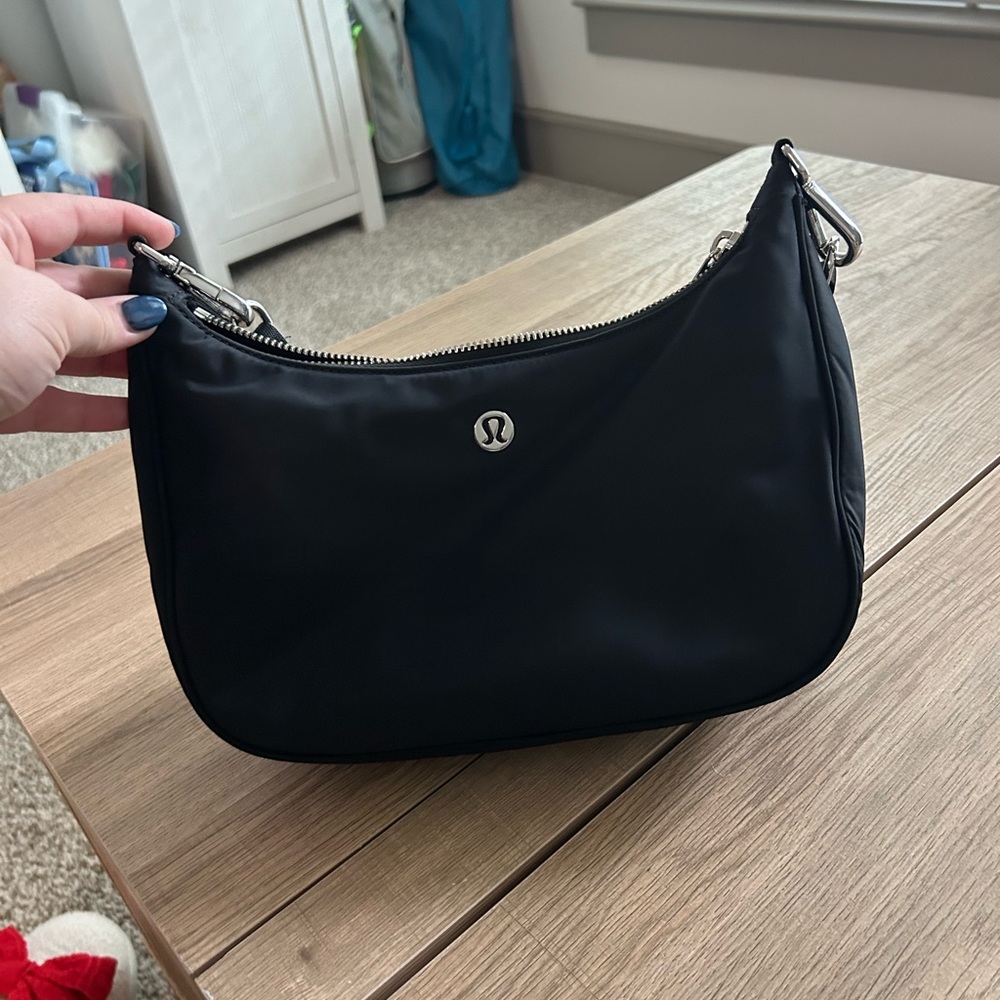 lululemon Black Shoulder Bag, 2 straps shoulder strap and cross body strap
